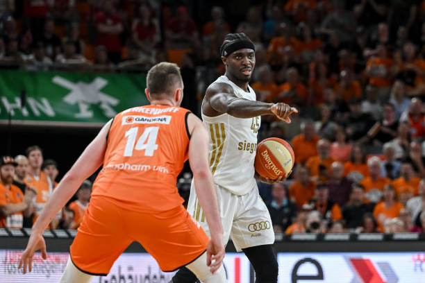 杨瀚森面对 杨瀚森面对